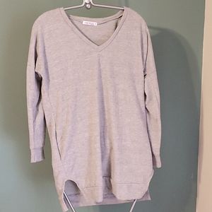 Honey and Lace gray top with side pockets